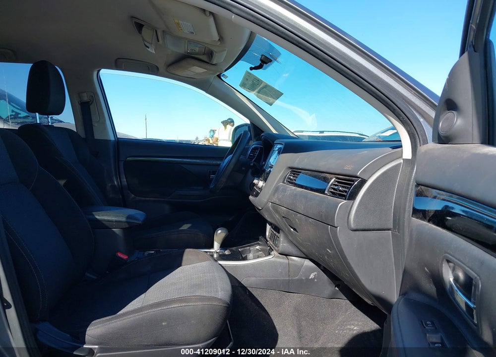 2020 MITSUBISHI OUTLANDER ES VIN: JA4AD2A38LZ018396