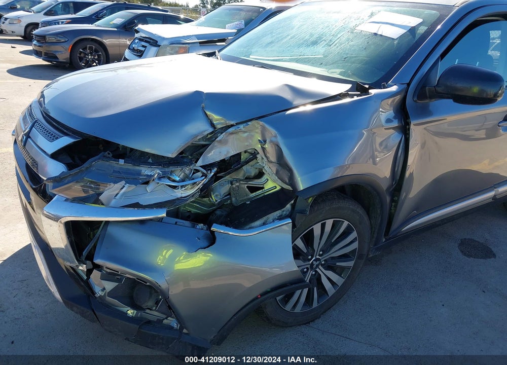 2020 MITSUBISHI OUTLANDER ES VIN: JA4AD2A38LZ018396