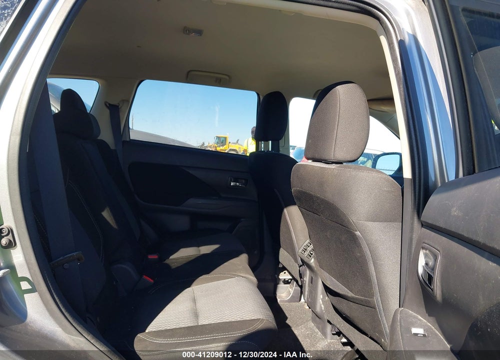 2020 MITSUBISHI OUTLANDER ES VIN: JA4AD2A38LZ018396
