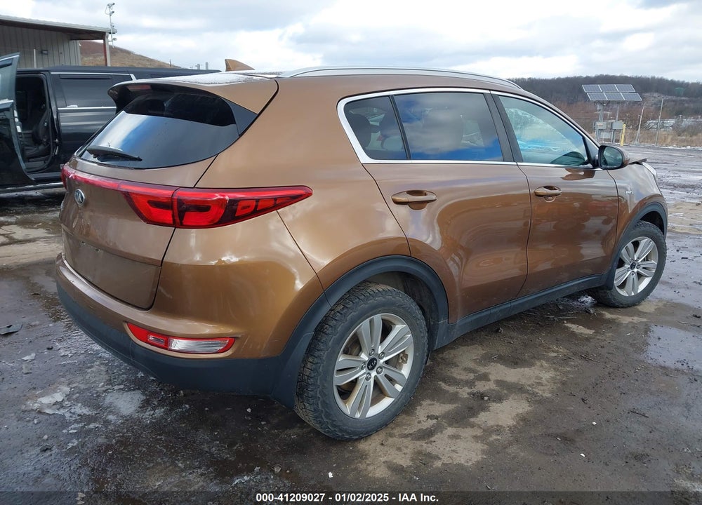 2018 KIA SPORTAGE LX VIN: KNDPMCAC5J7438065