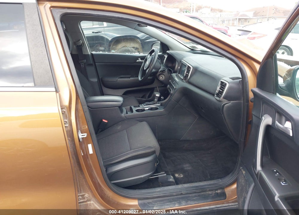 2018 KIA SPORTAGE LX VIN: KNDPMCAC5J7438065