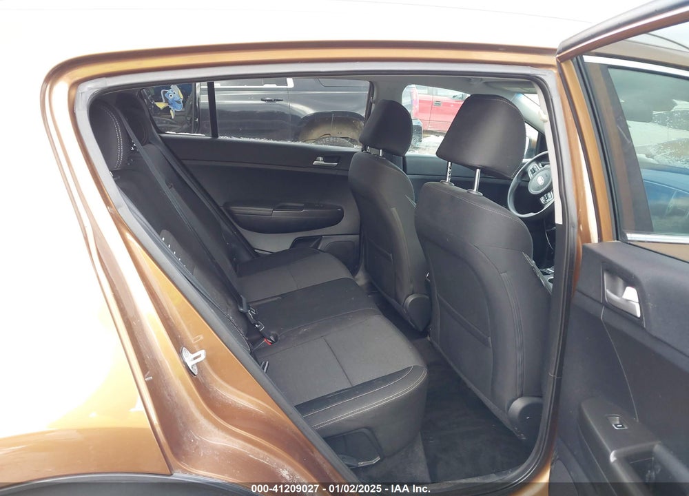2018 KIA SPORTAGE LX VIN: KNDPMCAC5J7438065