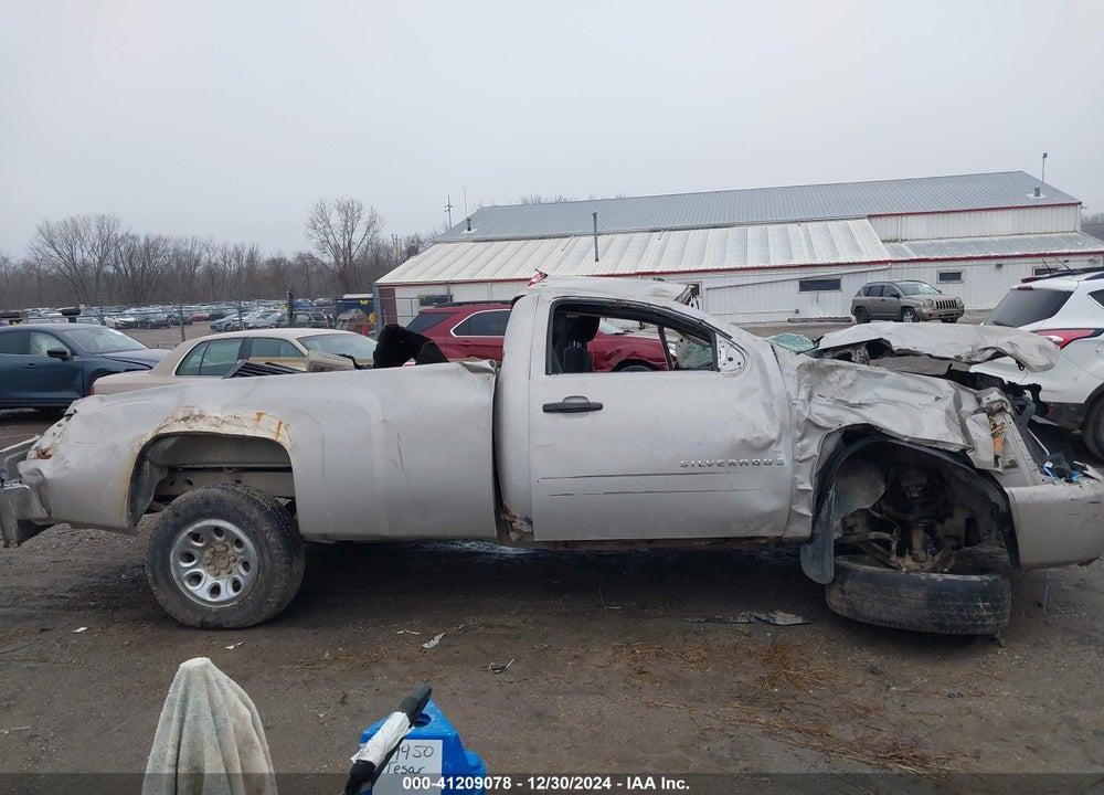 2009 CHEVROLET SILVERADO C1500 LT VIN: 1GCEC24C69Z138132