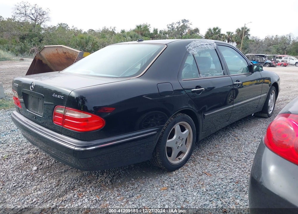2000 MERCEDES-BENZ E 320 4MATIC VIN: WDBJF82J7YX041427