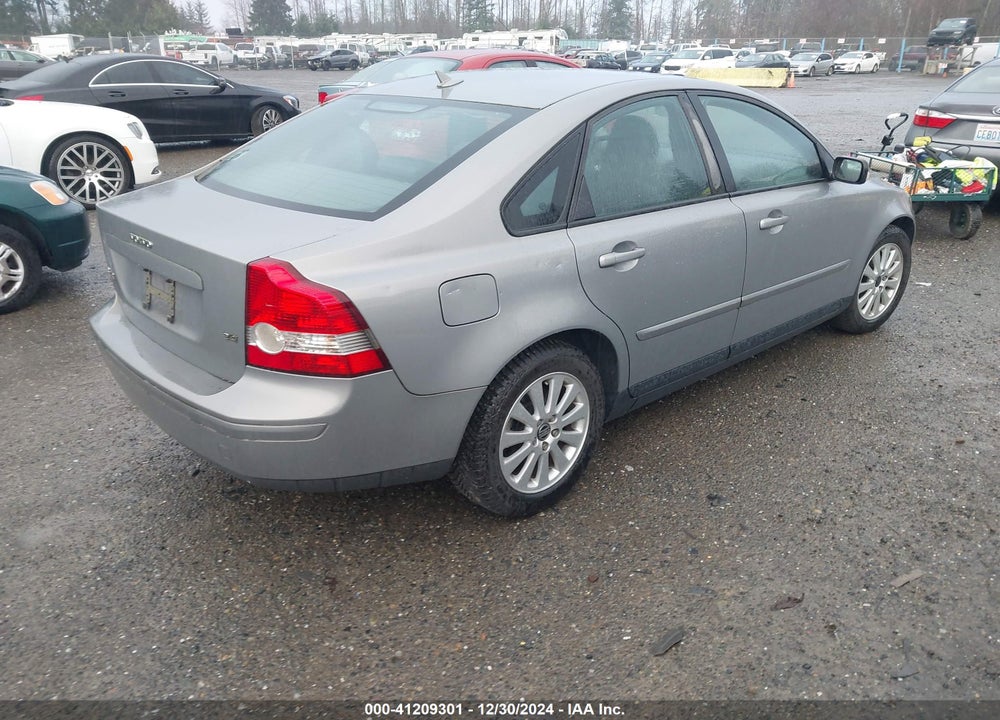 2005 VOLVO S40 2.4I VIN: YV1MS382452052529