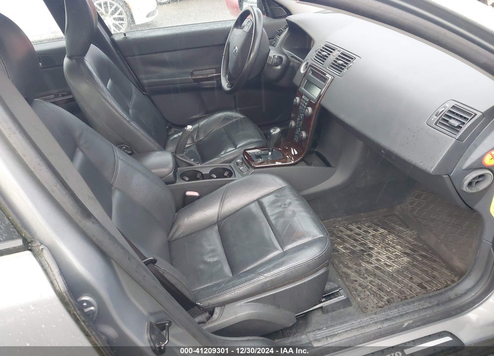 2005 VOLVO S40 2.4I VIN: YV1MS382452052529