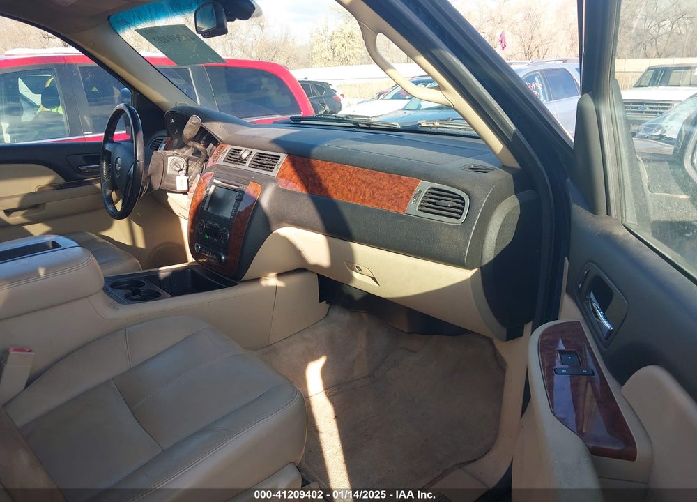 2008 CHEVROLET SUBURBAN 1500 LT VIN: 1GNFK16Y68R143010