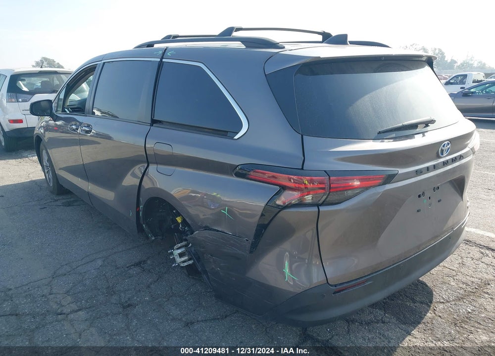 2022 TOYOTA SIENNA XLE VIN: 5TDYRKEC8NS107678