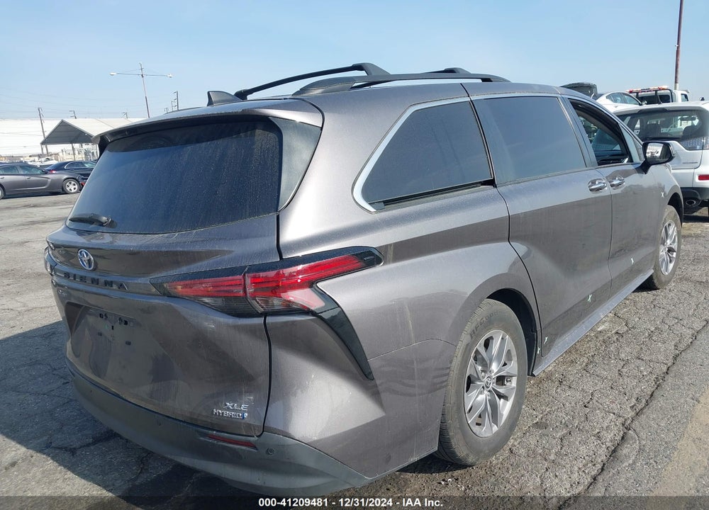 2022 TOYOTA SIENNA XLE VIN: 5TDYRKEC8NS107678