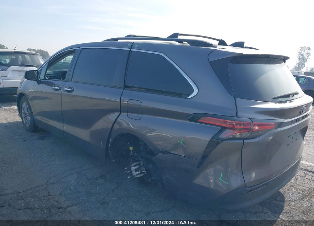 2022 TOYOTA SIENNA XLE VIN: 5TDYRKEC8NS107678