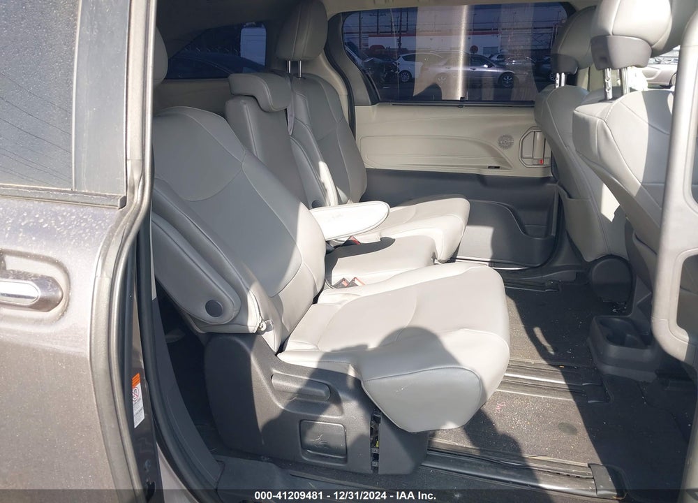 2022 TOYOTA SIENNA XLE VIN: 5TDYRKEC8NS107678