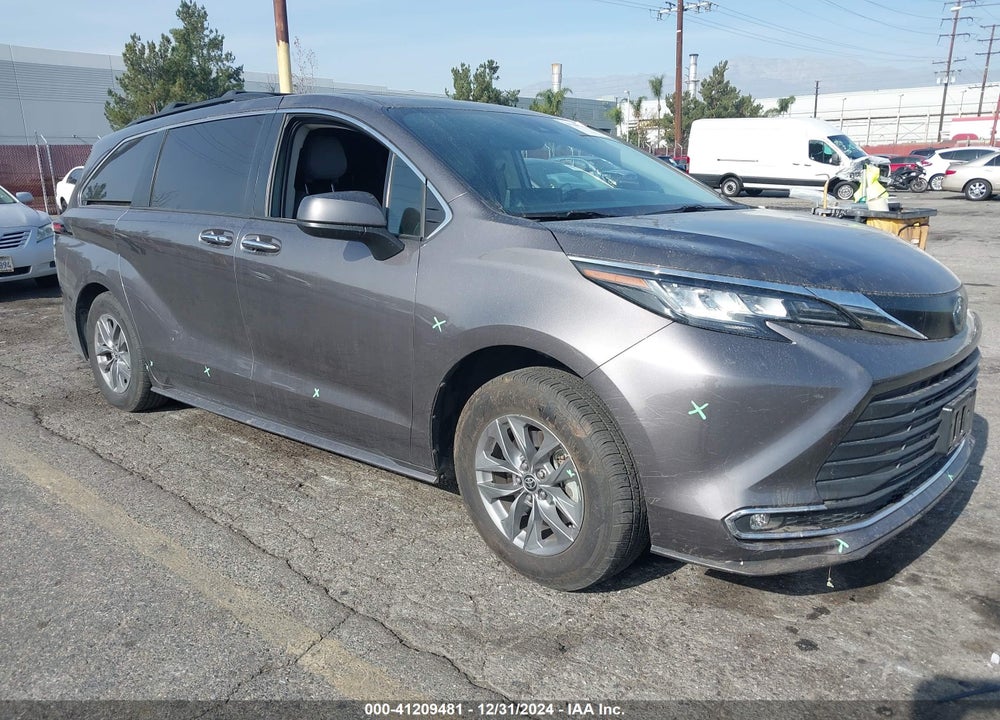 2022 TOYOTA SIENNA XLE VIN: 5TDYRKEC8NS107678