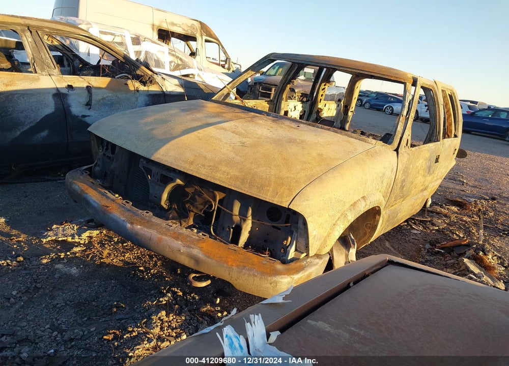 2002 CHEVROLET BLAZER VIN: 1GNDT13W72K196967