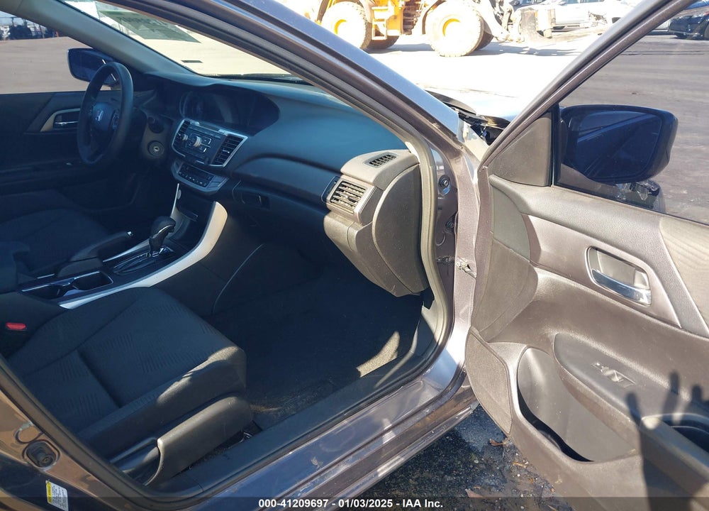 2015 HONDA ACCORD VIN: 1HGCR2F30FA258426