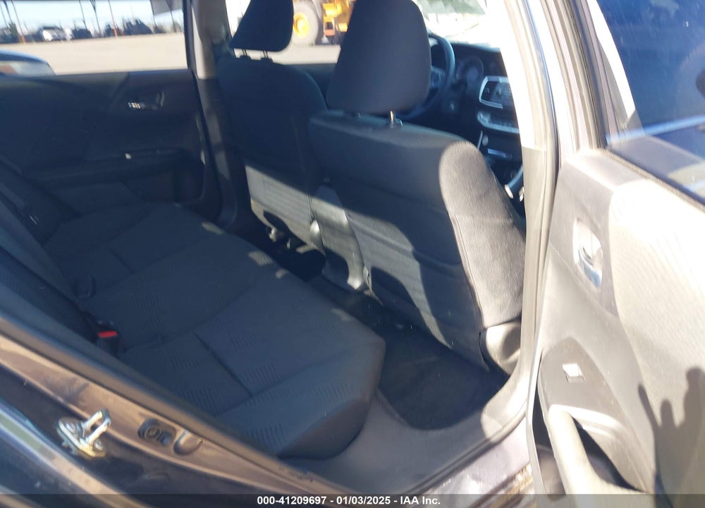 2015 HONDA ACCORD VIN: 1HGCR2F30FA258426