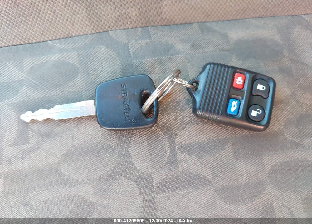 2005 FORD FOCUS ZX4 VIN: 1FAFP34NX5W318599