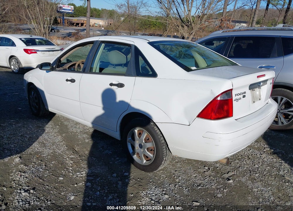 2005 FORD FOCUS ZX4 VIN: 1FAFP34NX5W318599