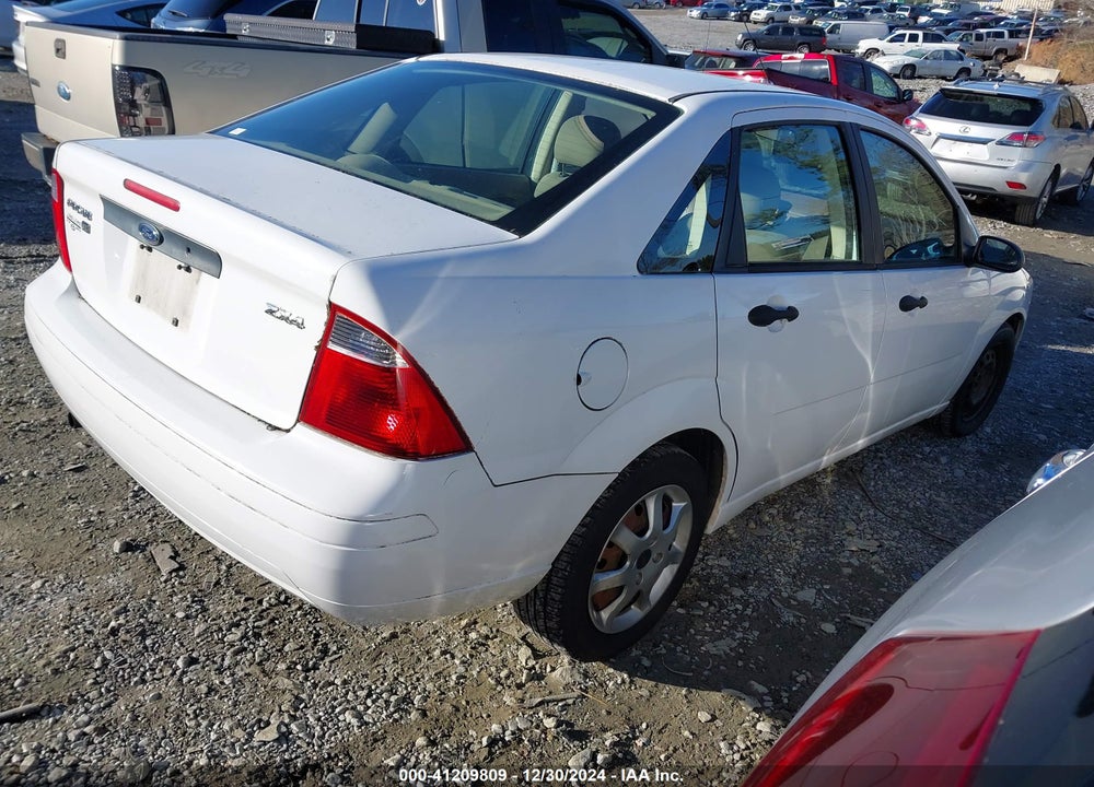 2005 FORD FOCUS ZX4 VIN: 1FAFP34NX5W318599