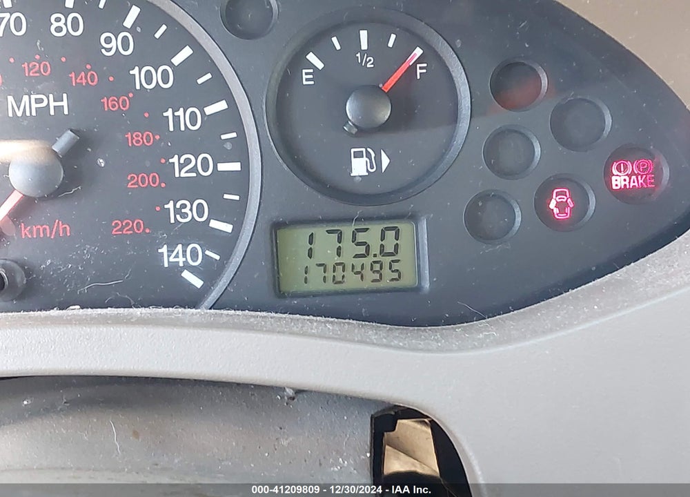 2005 FORD FOCUS ZX4 VIN: 1FAFP34NX5W318599