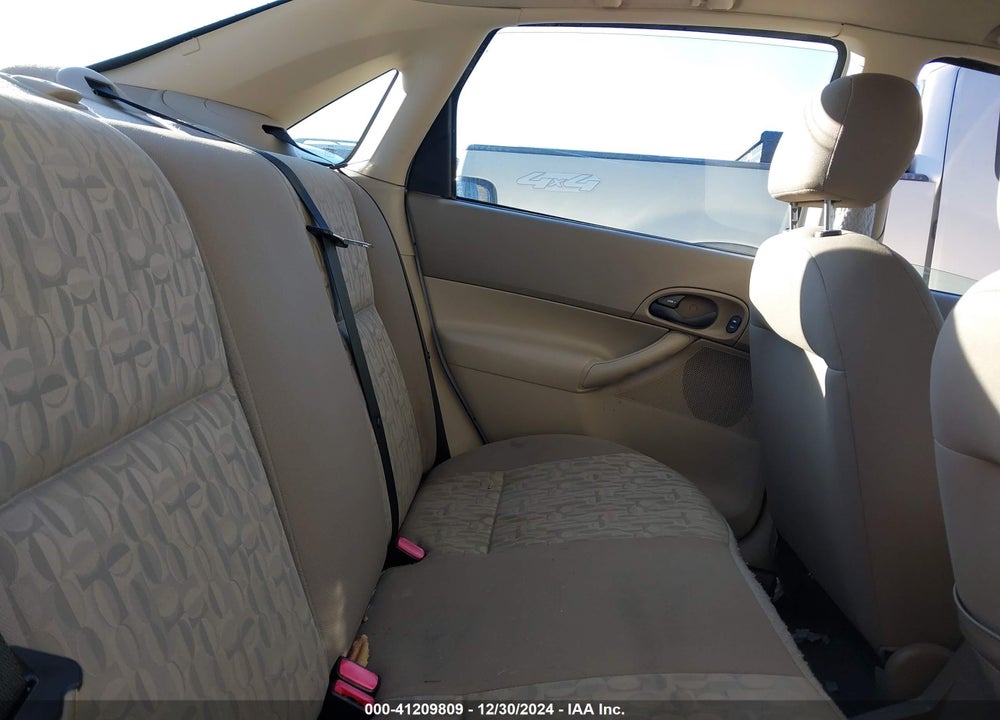 2005 FORD FOCUS ZX4 VIN: 1FAFP34NX5W318599