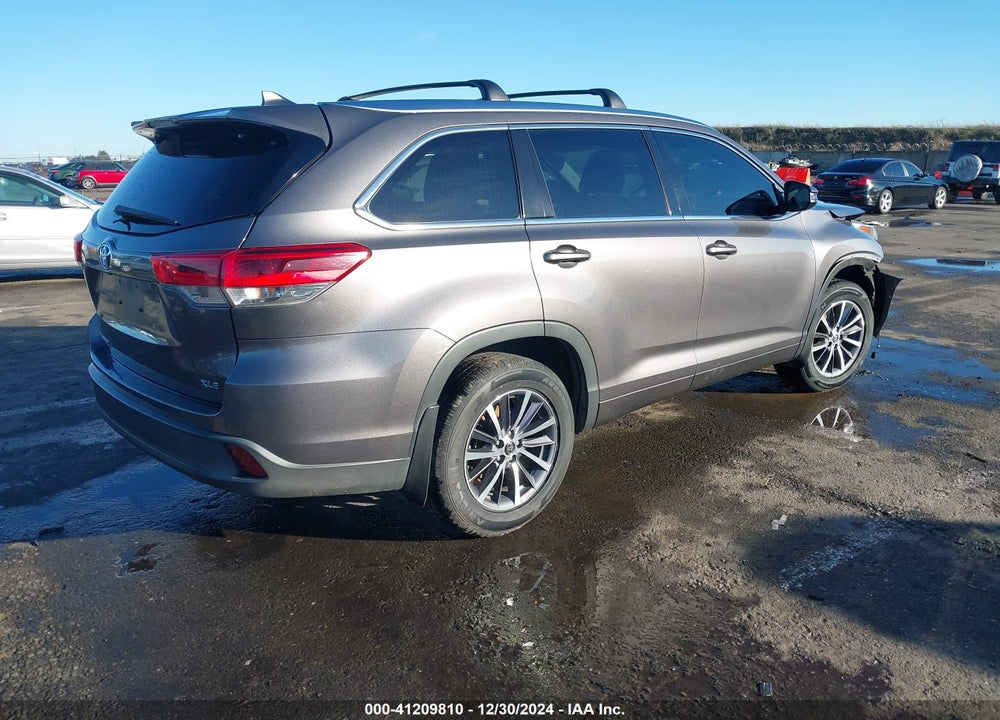 2017 TOYOTA HIGHLANDER SE/XLE VIN: 5TDKZRFH9HS508900