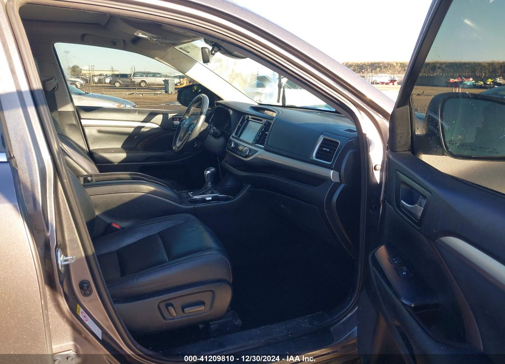 2017 TOYOTA HIGHLANDER SE/XLE VIN: 5TDKZRFH9HS508900