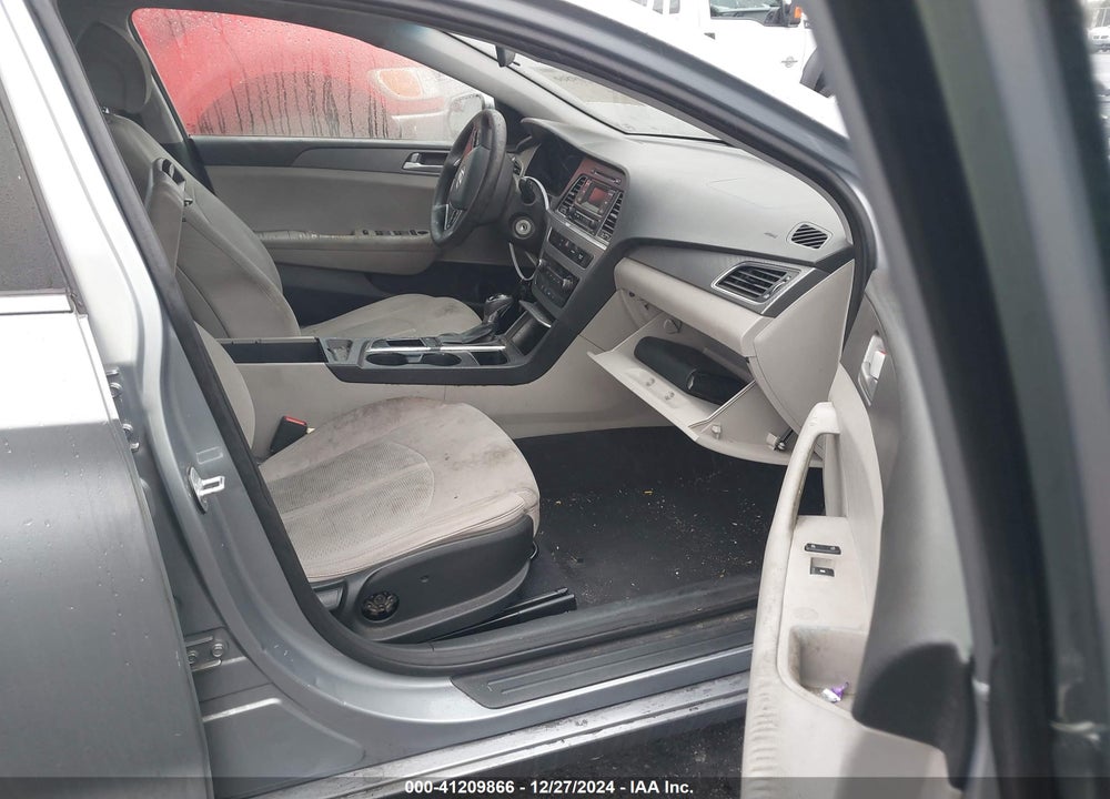 2015 HYUNDAI SONATA SE VIN: 5NPE24AFXFH040527