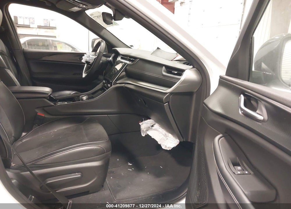 2023 JEEP GRAND CHEROKEE L LAREDO/L ALTITUDE VIN: 1C4RJKAG3P8884796