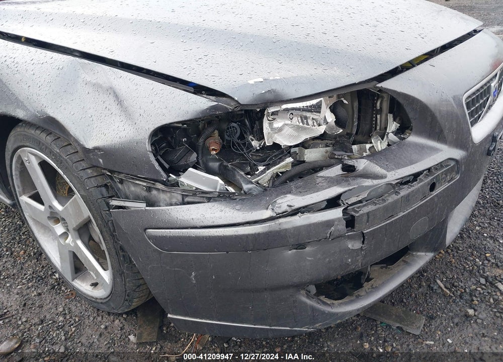 2005 VOLVO S60 R VIN: YV1RH527052440569
