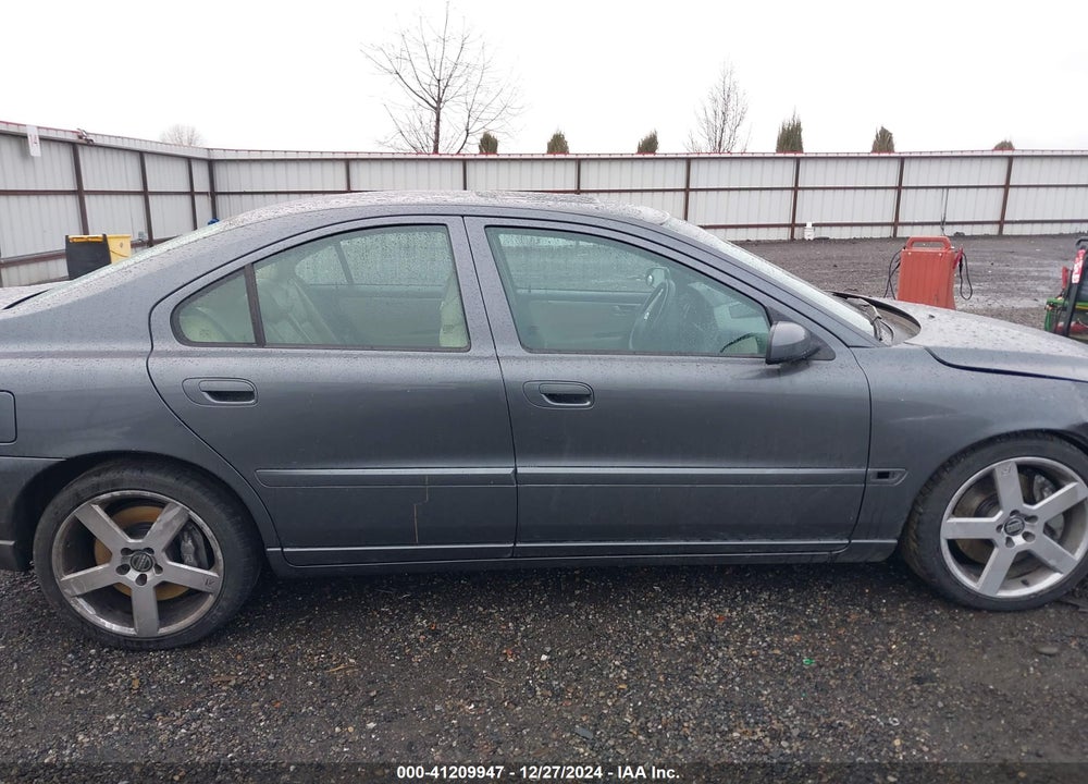 2005 VOLVO S60 R VIN: YV1RH527052440569
