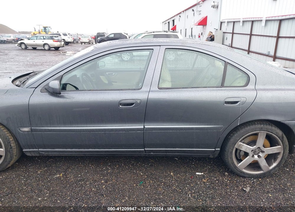 2005 VOLVO S60 R VIN: YV1RH527052440569
