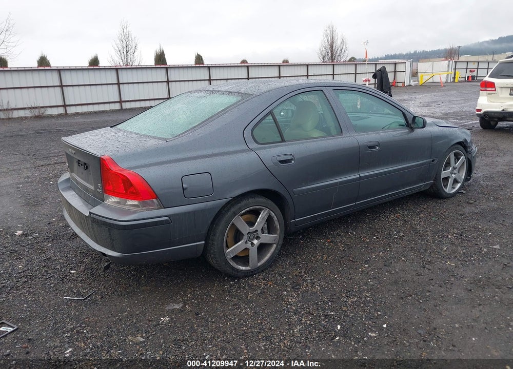 2005 VOLVO S60 R VIN: YV1RH527052440569