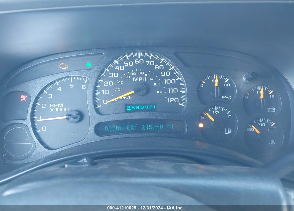 2005 CHEVROLET TAHOE LS VIN: 1GNEC13T55R119357