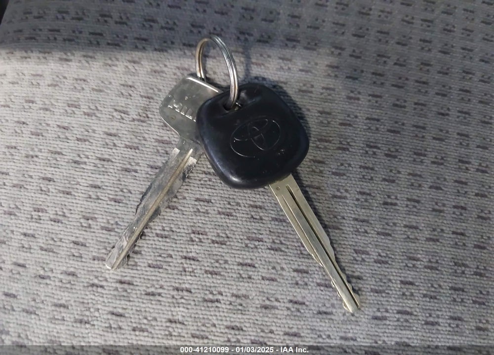 2005 TOYOTA COROLLA CE VIN: 1NXBR32E25Z515019