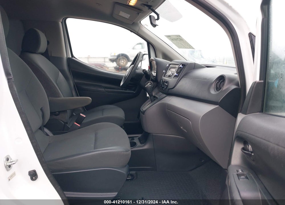 2015 NISSAN NV200 SV VIN: 3N6CM0KN1FK691239