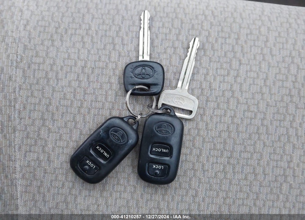 2003 TOYOTA COROLLA LE VIN: 1NXBR32E83Z012883