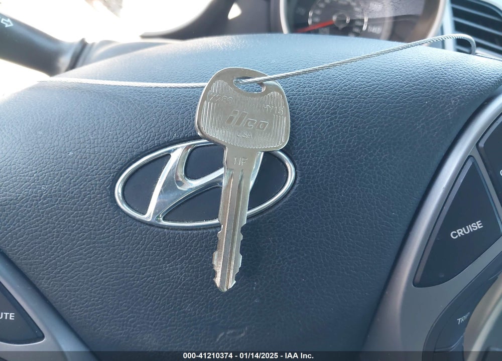 2016 HYUNDAI ELANTRA VIN: KMHDH4AE7GU541945