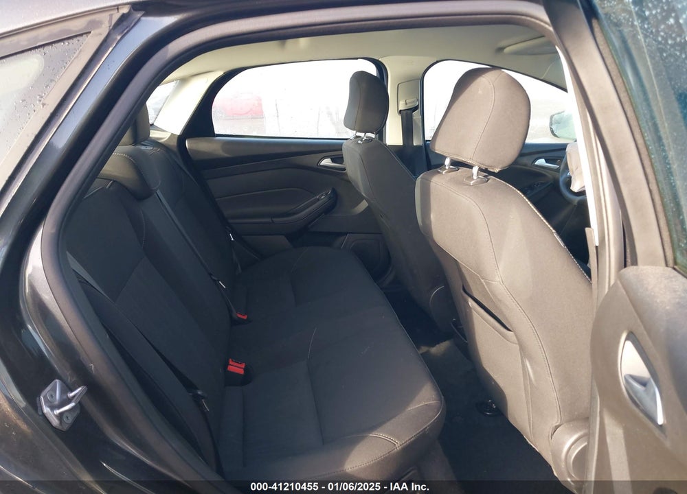2016 FORD FOCUS VIN: 1FADP3F27GL365989