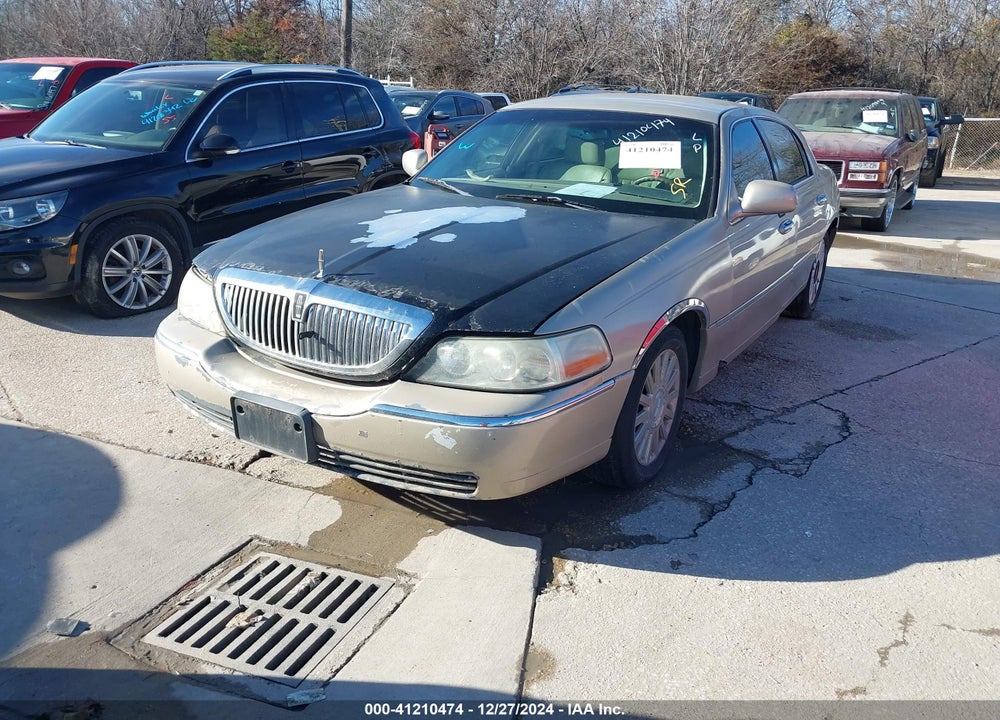 2004 LINCOLN TOWN CAR SIGNATURE VIN: 1LNHM81W84Y661674