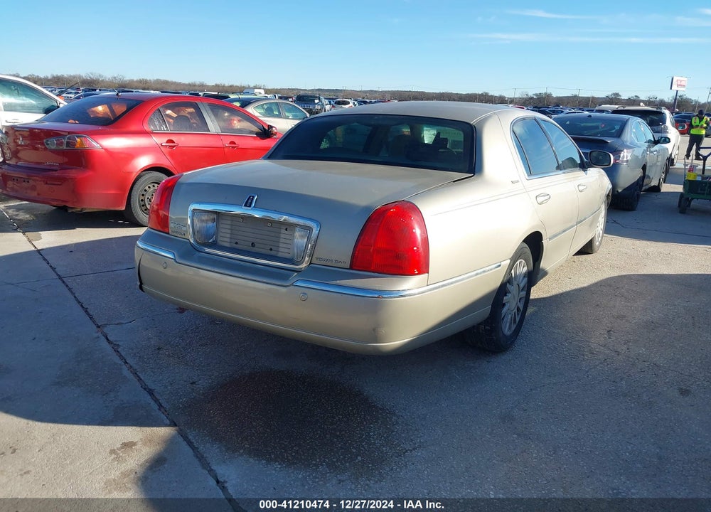2004 LINCOLN TOWN CAR SIGNATURE VIN: 1LNHM81W84Y661674