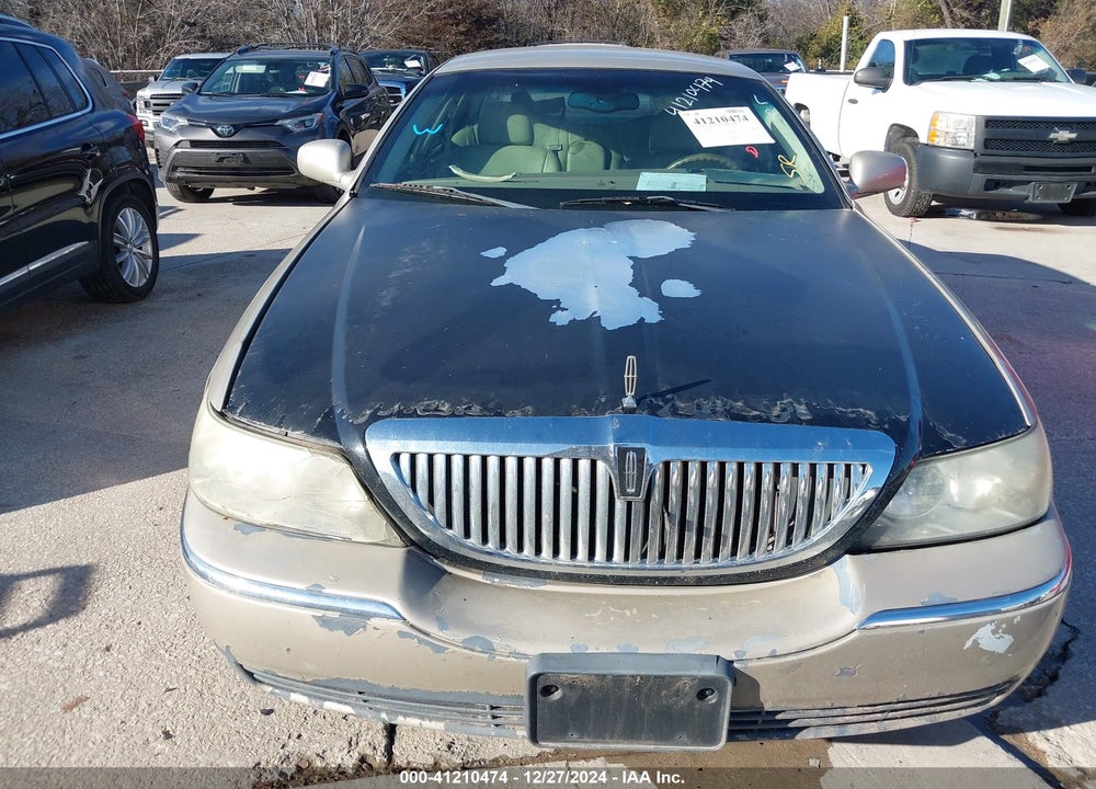 2004 LINCOLN TOWN CAR SIGNATURE VIN: 1LNHM81W84Y661674