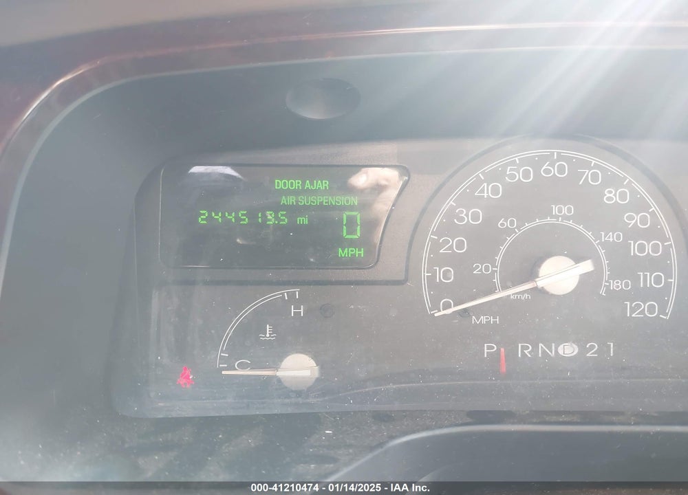 2004 LINCOLN TOWN CAR SIGNATURE VIN: 1LNHM81W84Y661674