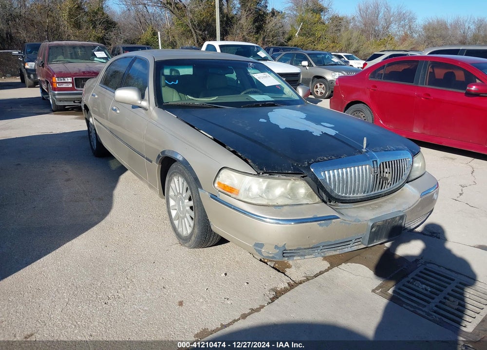 2004 LINCOLN TOWN CAR SIGNATURE VIN: 1LNHM81W84Y661674