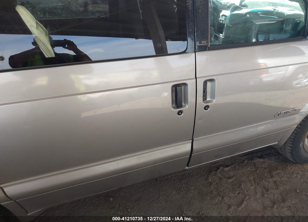 2001 CHEVROLET ASTRO LS VIN: 1GNDM19W11B132748