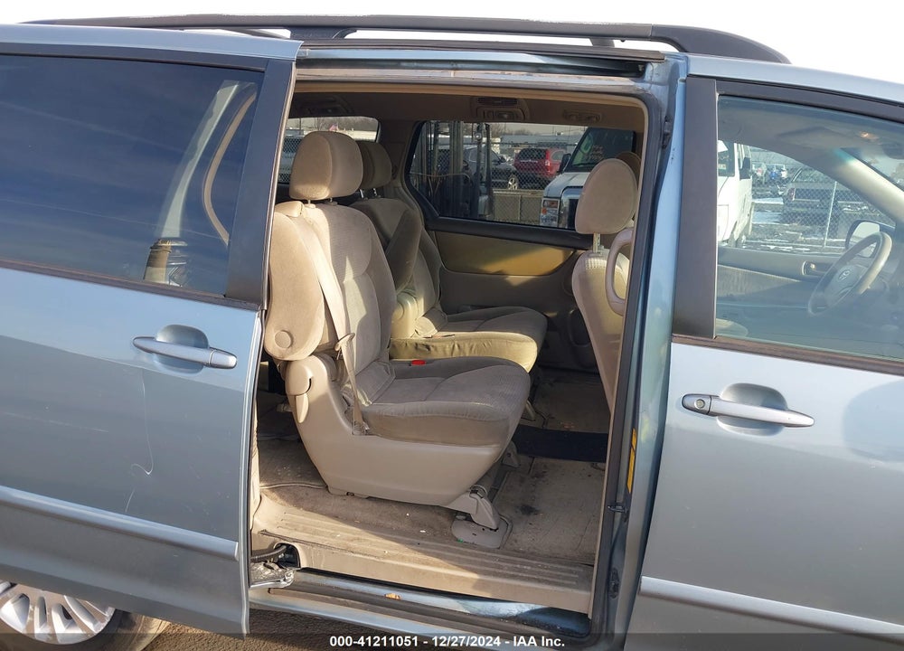 2008 TOYOTA SIENNA LE VIN: 5TDBK23C18S018035