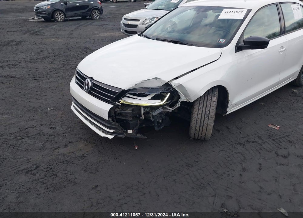 2017 VOLKSWAGEN JETTA 1.8T SPORT VIN: 3VWD17AJ4HM299318