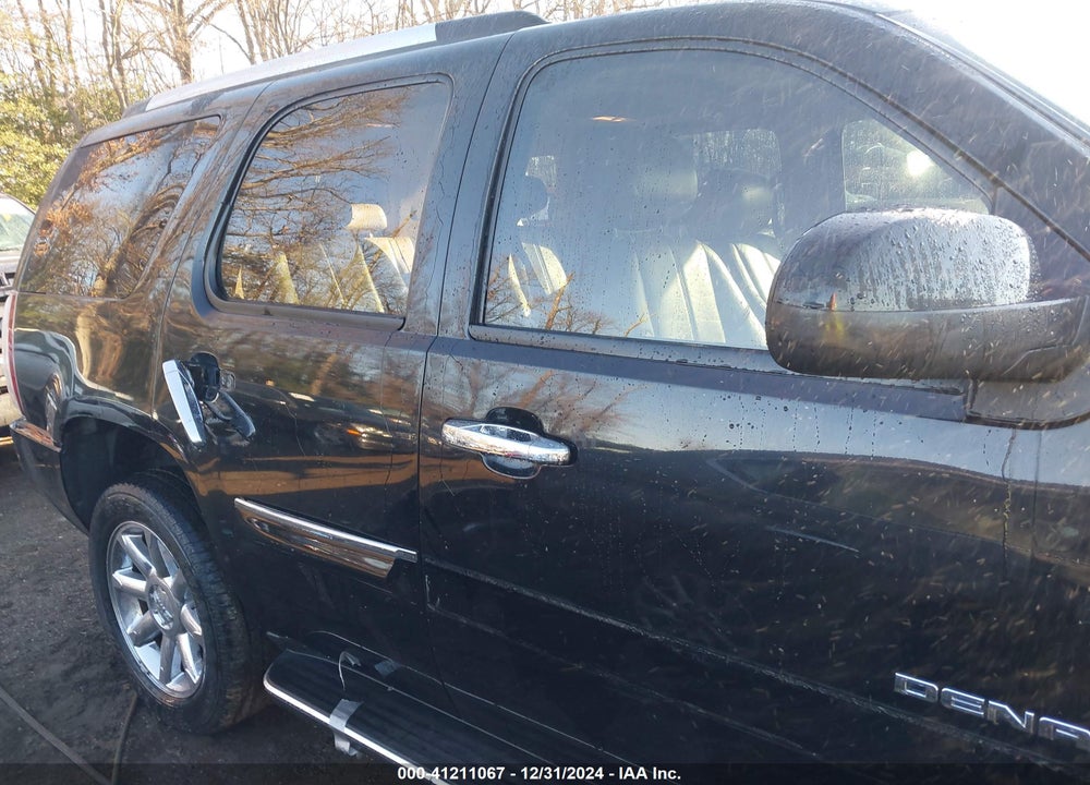 2007 GMC YUKON DENALI VIN: 1GKFK63897J323626