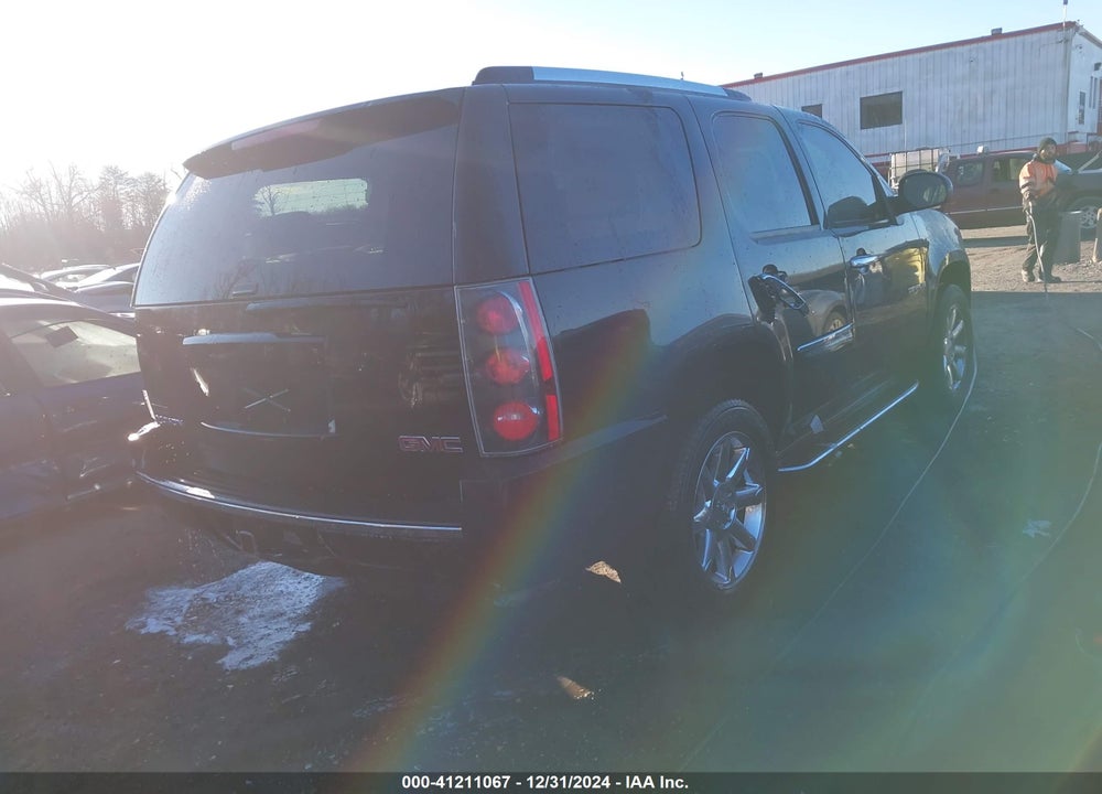 2007 GMC YUKON DENALI VIN: 1GKFK63897J323626