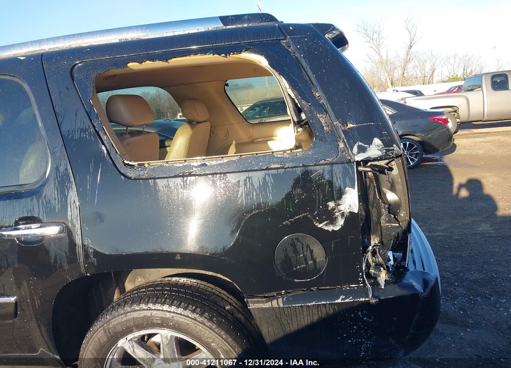 2007 GMC YUKON DENALI VIN: 1GKFK63897J323626