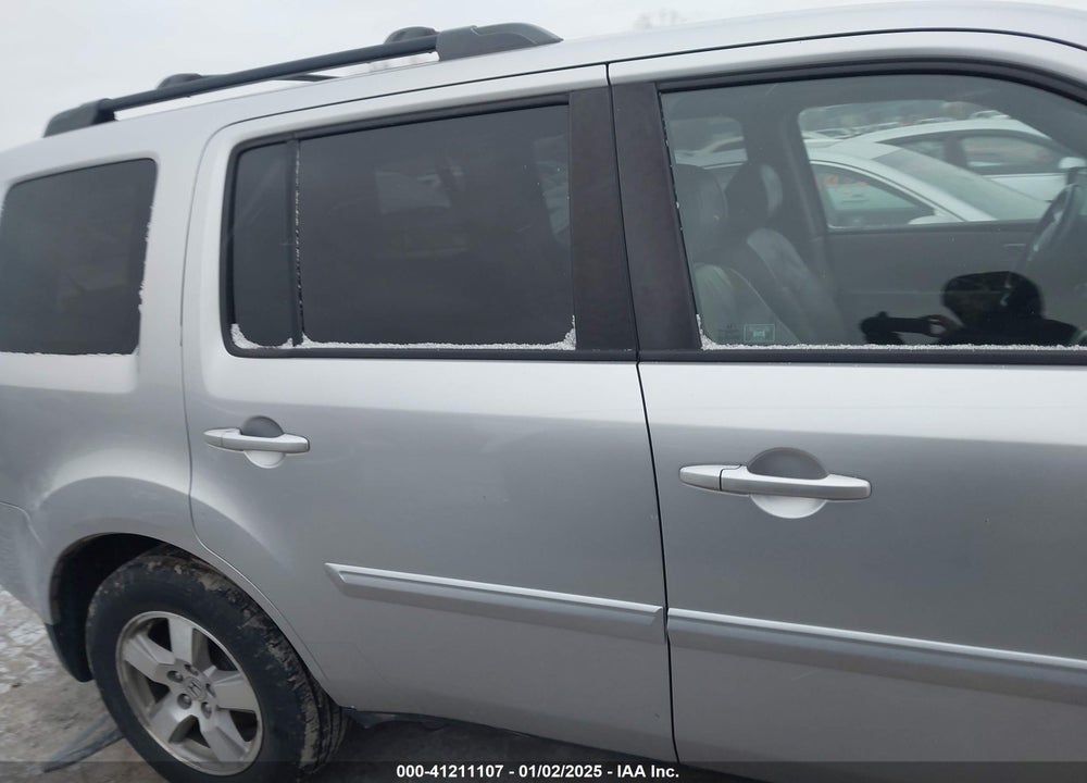 2011 HONDA PILOT EX-L VIN: 5FNYF4H50BB053553